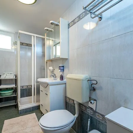 Nur 400 Meter Zum Mit Wifi, Parkplatz, Garten Baska (Krk)