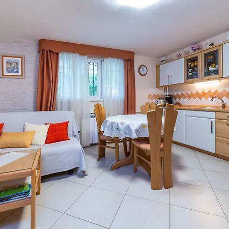 Daire Nur 400 Meter Zum Mit Wifi, Parkplatz, Garten Baška