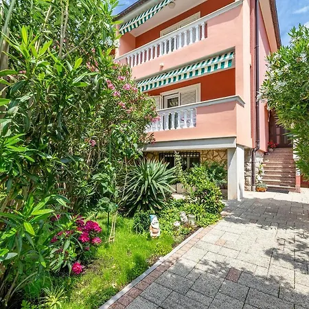 Nur 400 Meter Zum Mit Wifi, Parkplatz, Garten アパート バスカ