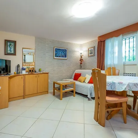 アパート Nur 400 Meter Zum Mit Wifi, Parkplatz, Garten