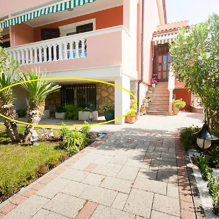 Apartment Nur 400 Meter Zum Mit Wifi, Parkplatz, Garten *